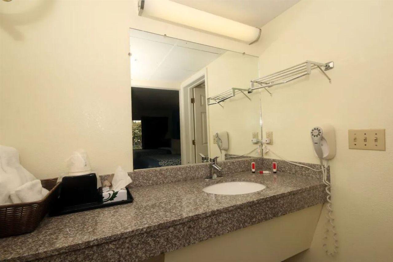 Hamilton Inn Jonesville I-77 외부 사진