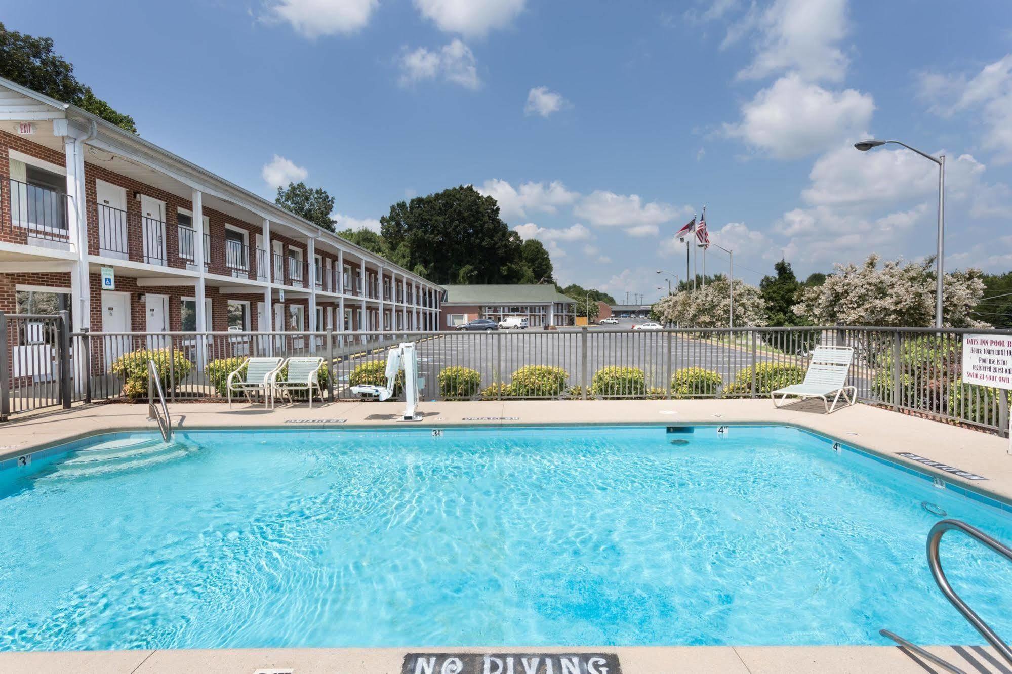 Hamilton Inn Jonesville I-77 외부 사진